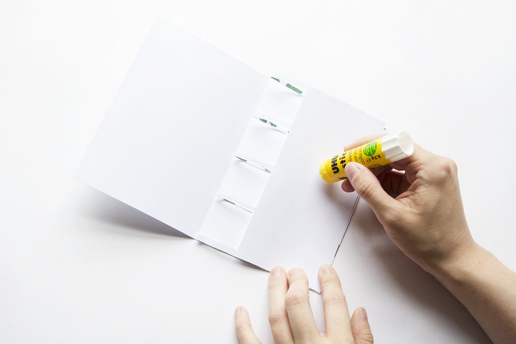 Printable Babyshower DIY Invite with palm leaves and yellow stripes