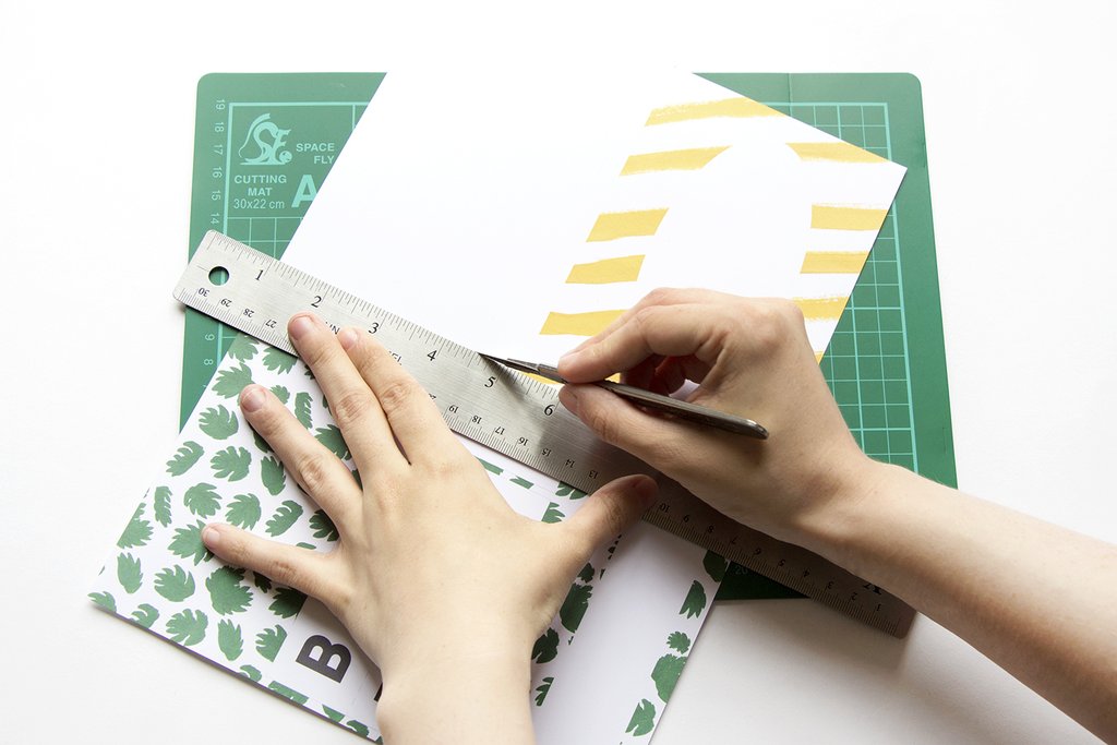 Printable Babyshower DIY Invite with palm leaves and yellow stripes