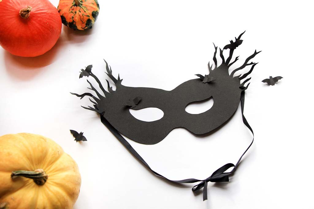 <img src="//cdn.shopify.com/s/files/1/0601/5089/files/Halloween-Mask8014_1024x1024.jpg?v=1476516274" alt="Halloween spooky mask - download the free printable today" />