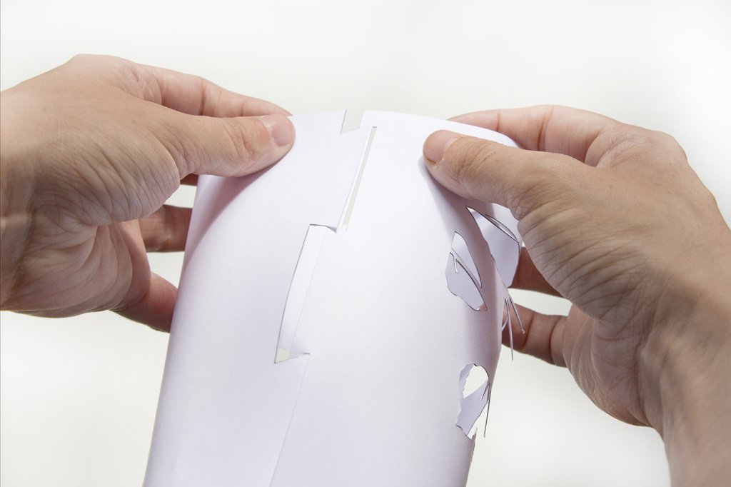 Download this free autumn (fall) leaves lantern printable by Utensils0. It’s the perfect quick DIY craft to decorate your hall or home whether it’s for Halloween or just the longer evenings. It’s a quick craft that anyone can do