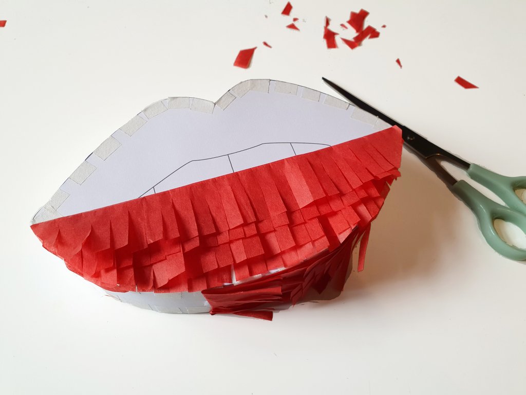 London Craft Club free Lips pinata download by Utensils0 for National Kissing Day