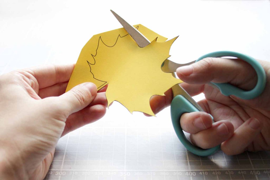 London Craft Club printable free downloadable Autumn Leaf Garland by Utensils0
