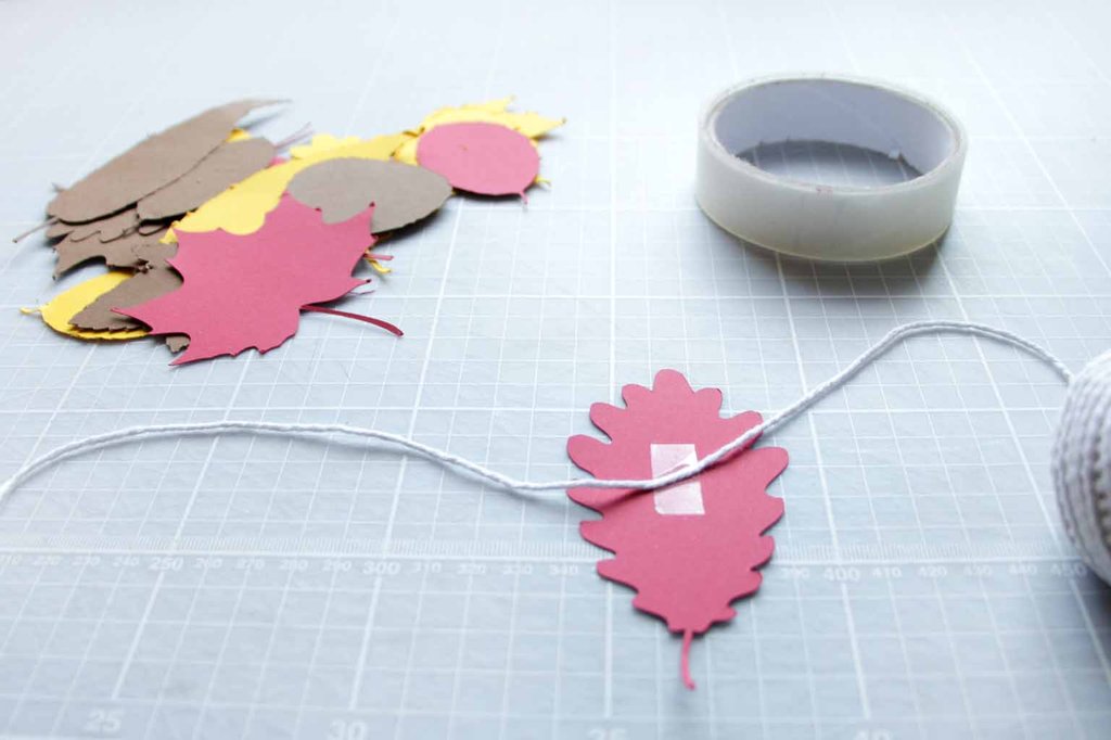 London Craft Club printable free downloadable Autumn Leaf Garland by Utensils0